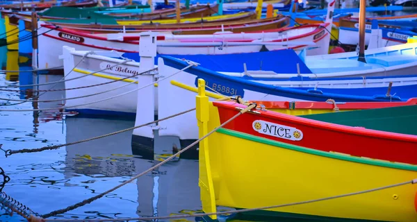 Nice Frankrijk Juni 2019 Vissersboten Aangemeerd Haven Aan Franse Rivièra — Stockfoto