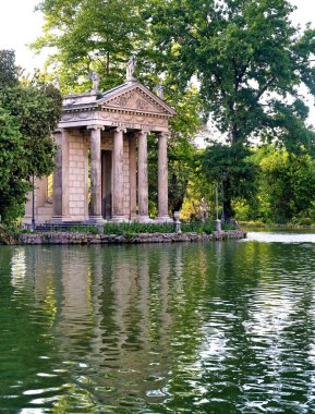 Aesculapius Tapınağı 'nın kalıntıları Roma, İtalya' daki Villa Borghese 'nin bahçelerinde yer almaktadır..