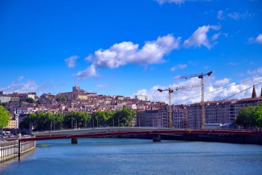 Lyon, Fransa ve Saone Nehri boyunca uzanan mimari.