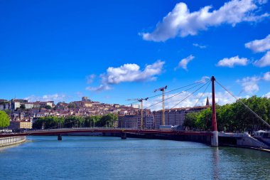 Lyon, Fransa ve Saone Nehri boyunca uzanan mimari.