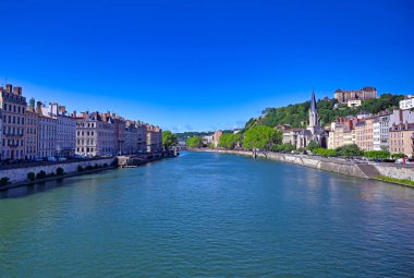 Lyon, Fransa ve Saone Nehri boyunca uzanan mimari.