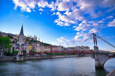 Lyon, Fransa ve Saone Nehri boyunca uzanan mimari.