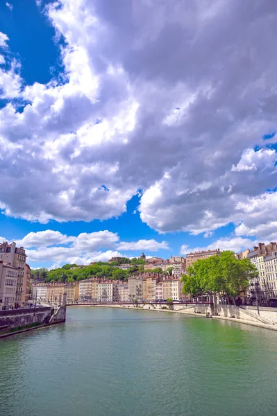 リヨン フランス サオーネ川沿いの建築物 — ストック写真