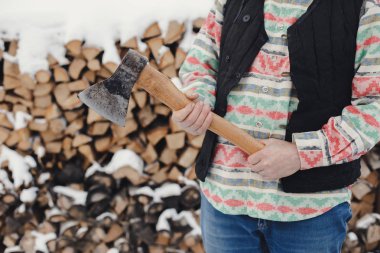 Köy köylü eski balta bir ahşap ayna doğrama yardımıyla