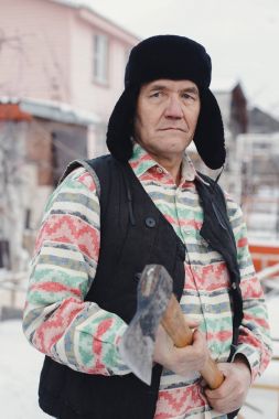 Köy köylü eski balta bir ahşap ayna doğrama yardımıyla