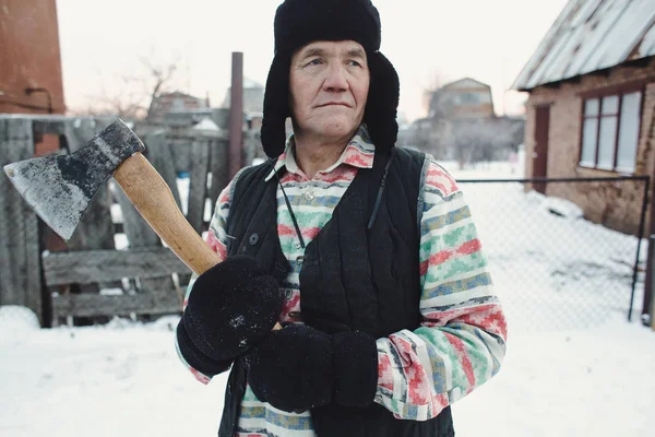 Köy köylü eski balta bir ahşap ayna doğrama yardımıyla