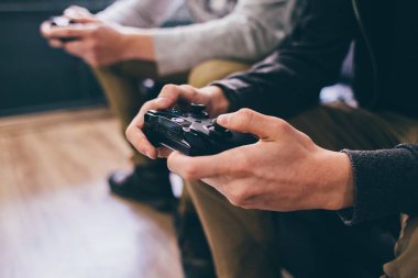 Microsoft Xbox için siyah oyun kumandası