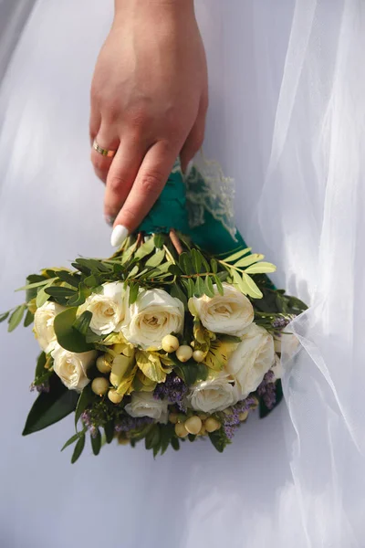 Bouquet Wedding Bride Background Isolated White Beautiful Flowers Floral Green — Stock Photo, Image