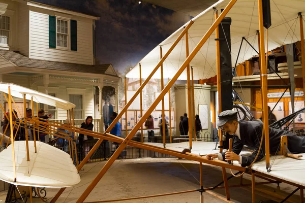 Wright Brothers 1903 powered Flyer at the National Air and Spac — Stock Photo, Image