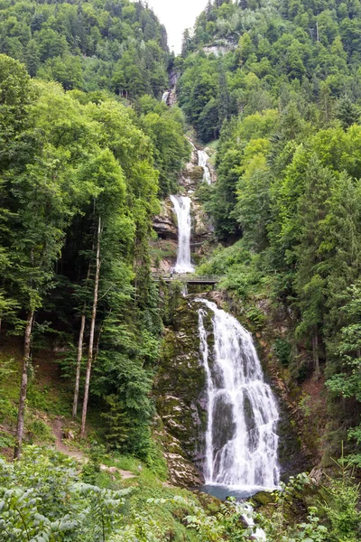 Brienz İsviçre Alpleri'nde yakınındaki Giessbachfall şelale