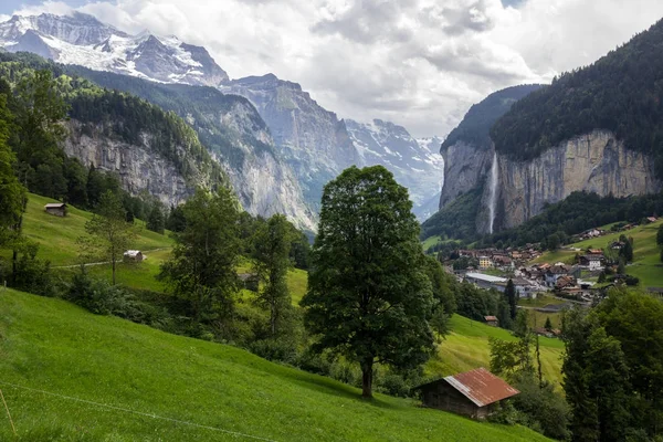 Lauterbrunnen Völgyre Staubbach Vízesés Svájci Alpokban — Stock Fotó