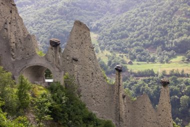 İsviçre Alpleri'nde Euseigne pyramides