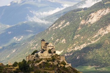 kaleler İsviçre Alpleri'nde Sion Tarikatı