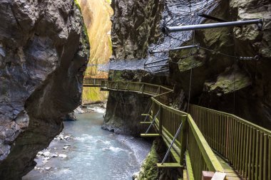 Valais Canton İsviçre Alpleri'nde Gorge Trient 