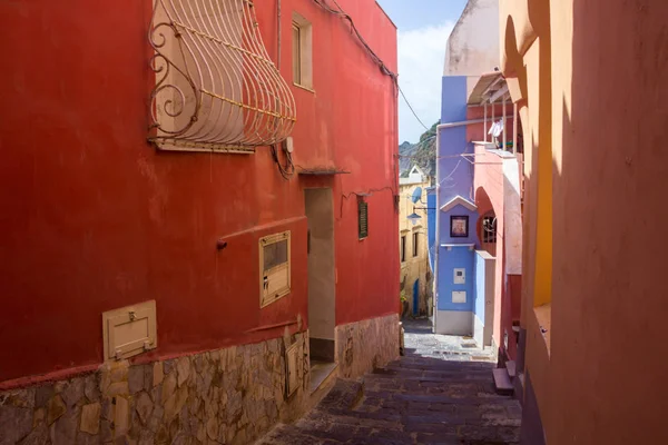 Procida Island Met Kleurrijke Huizen Aan Napolitaanse Bay Italië — Stockfoto