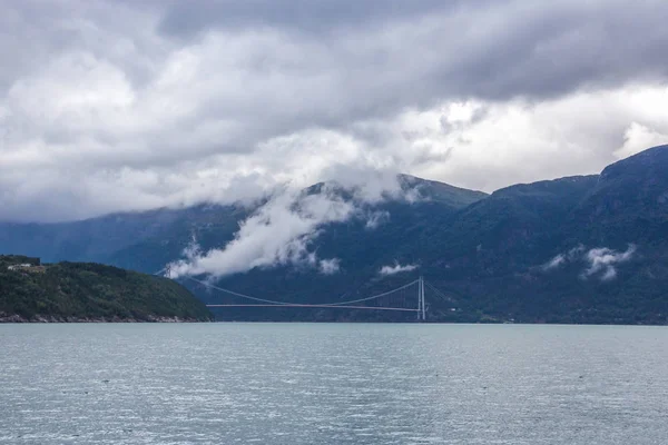 Dunkle Regenwolken Über Dem Fjord Norwegen — Stockfoto