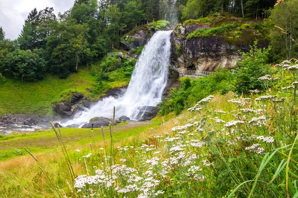 Steinsdalsfossen Waterval Het Dal Noorwegen — Stockfoto