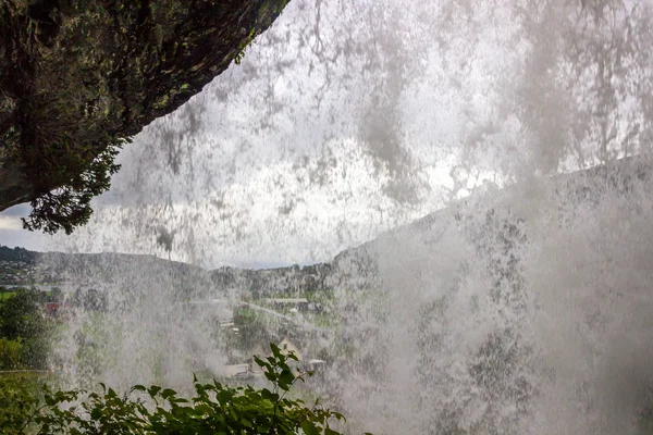 Steinsdalsfossen Waterval Weide Het Dal Noorwegen — Stockfoto