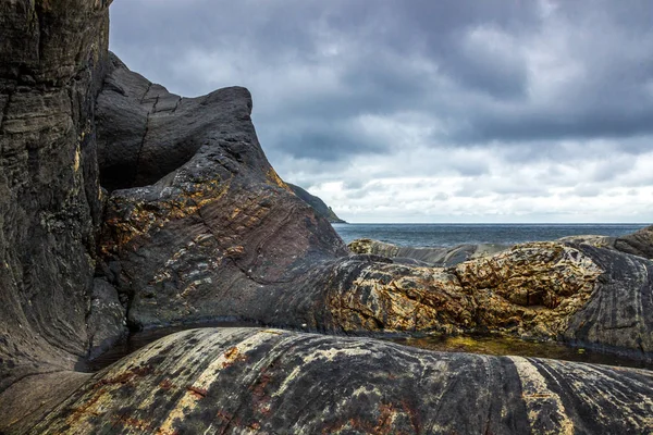 Bergen Rotsen Aan Zee Een Regenachtige Dag Noorwegen — Stockfoto