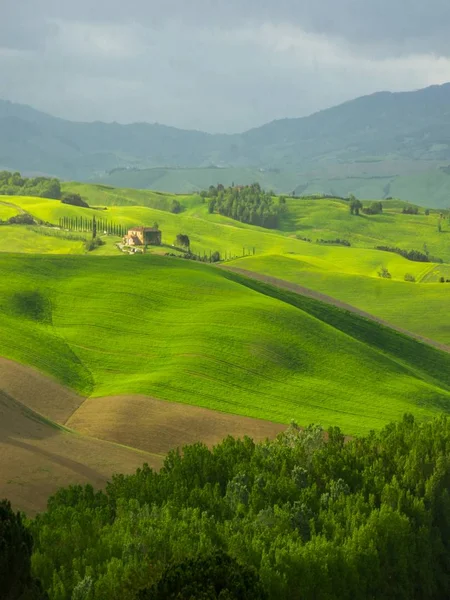 Зеленые Холмы Валь Орча Тоскане — стоковое фото