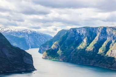 Norveç 'in Stegastein bakış açısından Aurlandsfjord' un panoraması