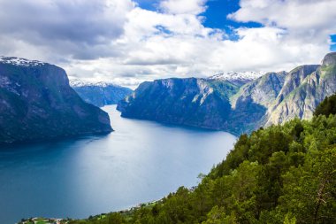 Norveç 'in Stegastein bakış açısından Aurlandsfjord' un panoraması