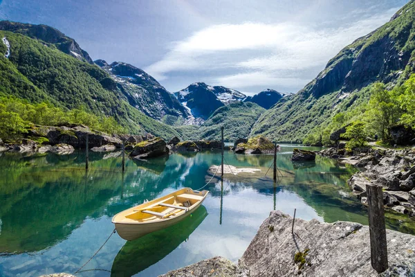Norveç 'teki Bomdhus Dağı Gölü