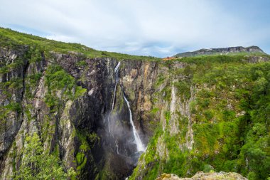 Voringsfossen Şelalesi ve Norveç 'teki Mabodalen Vadisi
