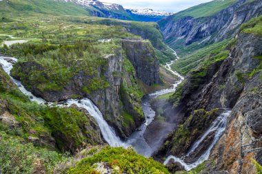 Voringsfossen Şelalesi ve Norveç 'teki Mabodalen Vadisi