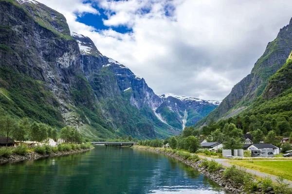 Naeroyfjord i Gudvangen i Norge – stockfoto