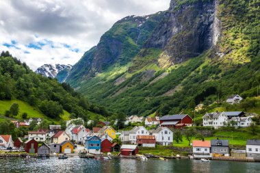 Batı Norveç 'te Aurlandsfjord üzerindeki bulutlar