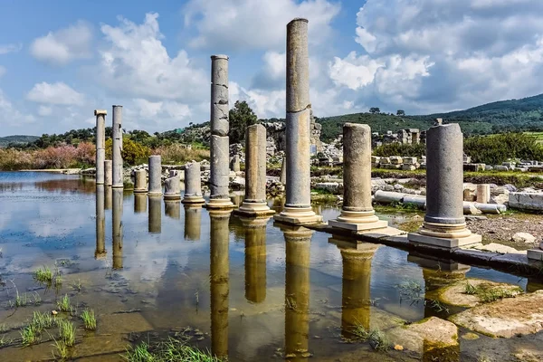 Bir antik kent tarihi sütunlar yansımalar