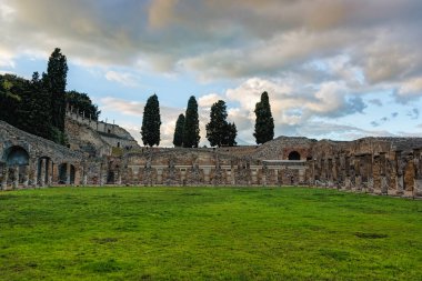 Pompei antik kalıntıları kısmen kazılan ve geri yüklenen