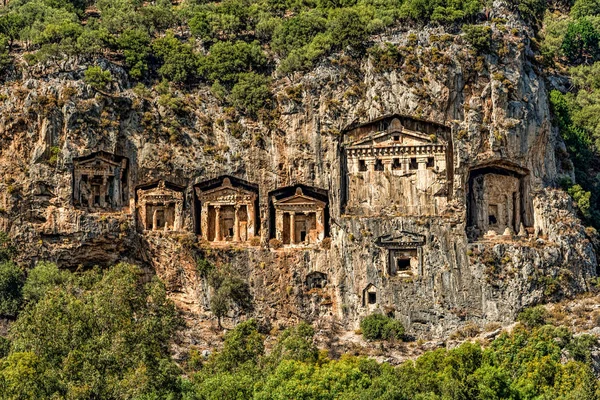 Rock grubu eski kralların mezarları kesmek