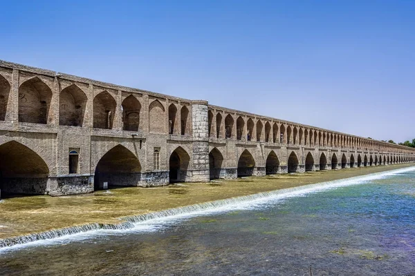 Halk içinde İsfahan Si-o-se-pol bilinen Allahverdi Han Köprüsü