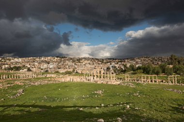 Antik şehir Gerasa bir fırtına sonra kısmi manzara