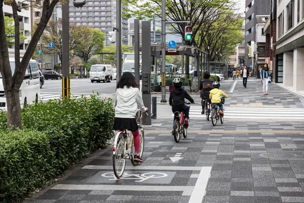 Çocuk bisiklet sürme