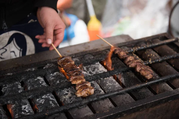 Preparazione di un delizioso street food — Foto Stock