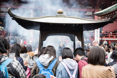 İnsanlar Japonya'da dua