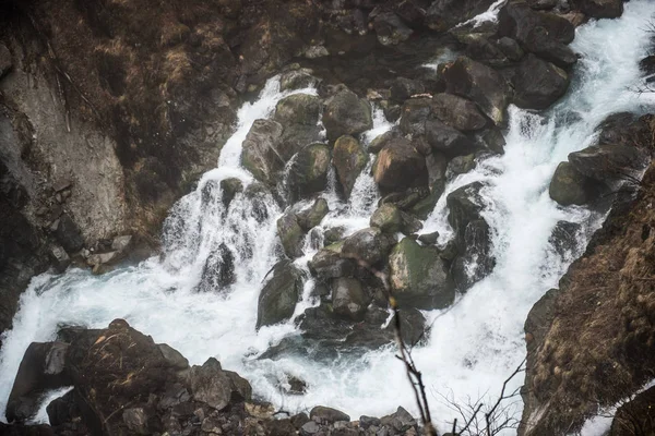 Krásný skalnatý vodopád — Stock fotografie