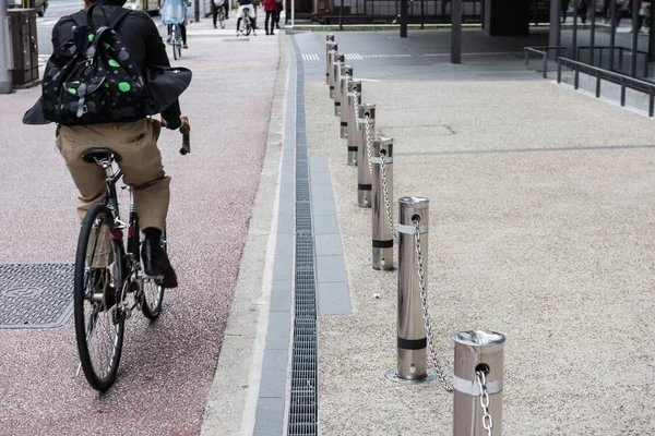 在日本的人骑自行车 — 图库照片