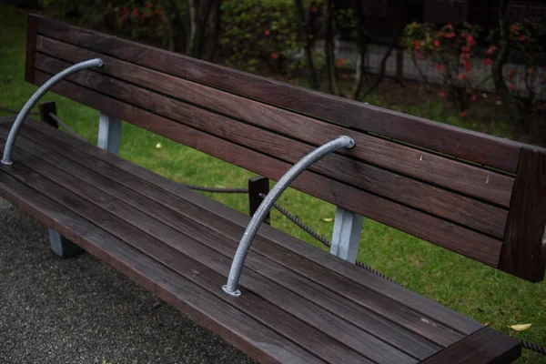 Banc dans un parc — Photo