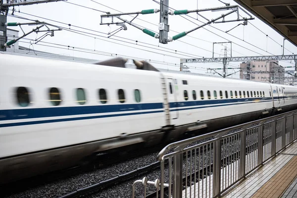 在日本新横滨站的火车 — 图库照片