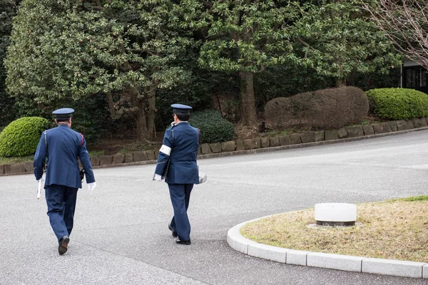 A couple of cops walking down the street — Stock Photo, Image