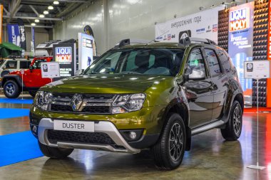 Moskova - Ağustos 2016: Renault Duster üzerinde 20 Ağustos 2016 yılında Moskova, Rusya Mias Moskova Uluslararası Otomobil salonunda sunulan