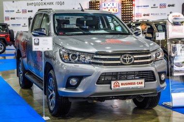 Moskova - Ağustos 2016: Toyota Hilux üzerinde 20 Ağustos 2016 yılında Moskova, Rusya Mias Moskova Uluslararası Otomobil salonunda sunulan