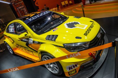 Moskova - Ağustos 2016: Vaz Lada Vesta üzerinde 20 Ağustos 2016 yılında Moskova, Rusya Mias Moskova Uluslararası Otomobil salonunda sunulan spor