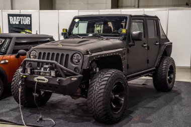 Moskova - Ağustos 2016: Jeep Wrangler üzerinde 20 Ağustos 2016 yılında Moskova, Rusya Mias Moskova Uluslararası Otomobil salonunda sunulan Jk