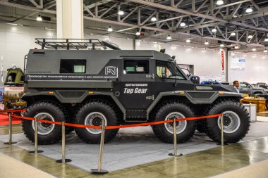 Moskova - Ağustos 2016: Avtoros şaman sunulan Off-road 8wd salonunda Mias Moskova Uluslararası Otomobil üzerinde 20 Ağustos 2016 Moskova, Rusya