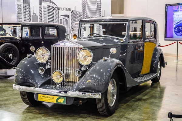 MOSCOW - AGO 2016: Rolls-Royce Phantom III 1937 apresentado no MIAS Moscow International Automobile Salon em 20 de agosto de 2016 em Moscou, Rússia — Fotografia de Stock